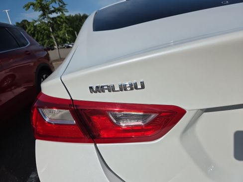 Used 2018 Chevrolet Malibu LT FWD image 11