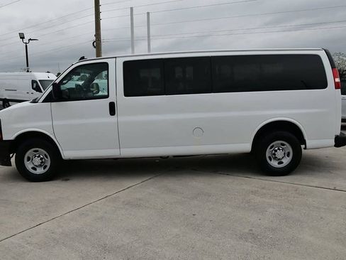 Used 2019 Chevrolet Express 3500 LS RWD image 4
