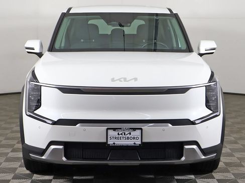 Used 2024 Kia EV9 Light RWD image 12