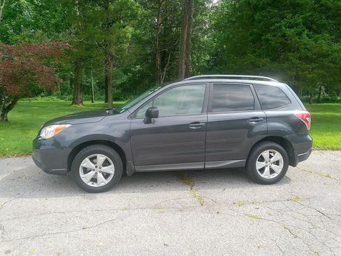 Used 2015 Subaru Forester 2.5i Premium w/ All-Weather Package AWD/4WD image 12
