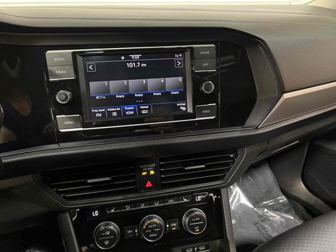 Used 2021 Volkswagen Jetta SE FWD image 8