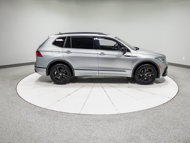 Used 2023 Volkswagen Tiguan SE R-Line FWD image 9