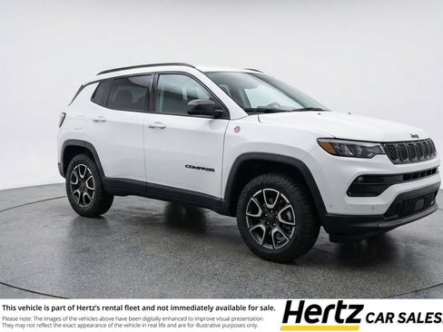 Used 2025 Jeep Compass Trailhawk image 1