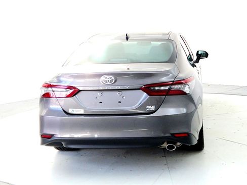 Used 2022 Toyota Camry XLE image 5
