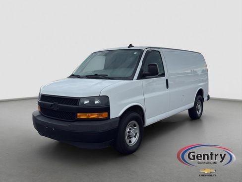 Used 2018 Chevrolet Express 2500 w/ Driver Convenience Package RWD image 1