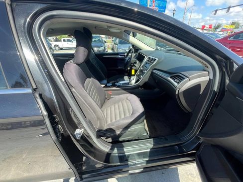 Used 2014 Ford Fusion SE FWD image 9