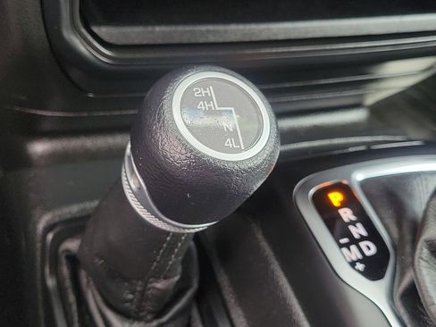 Used 2022 Jeep Gladiator Sport image 17