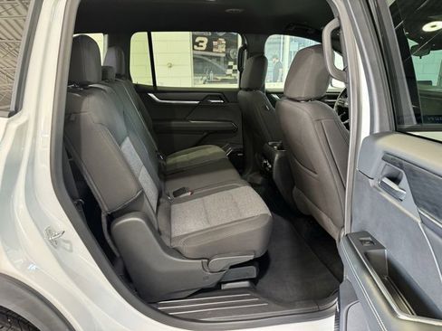 Used 2025 GMC Acadia Elevation image 15