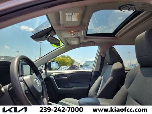 Used 2021 Toyota RAV4 XLE w/ Convenience Package FWD image 24