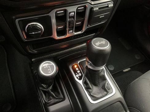 Used 2022 Jeep Wrangler Unlimited Sport image 26