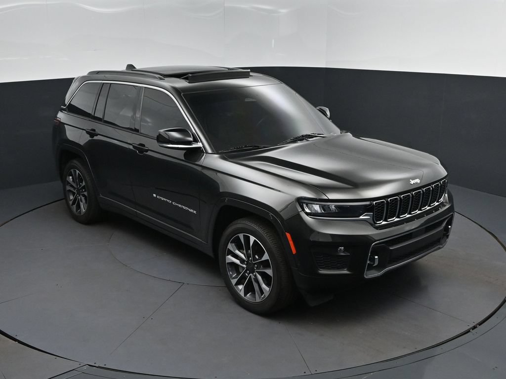 Used 2024 Jeep Grand Cherokee Overland w/ Luxury Tech Group IV AWD/4WD image 36