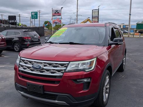 Used 2018 Ford Explorer XLT w/ Equipment Group 202A AWD/4WD image 9