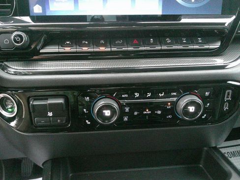 Used 2022 Chevrolet Silverado 1500 ZR2 w/ Technology Package image 22