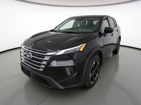 Used 2025 Nissan Rogue SV image 3