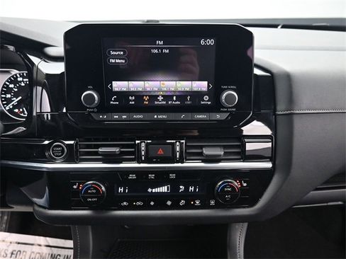 Used 2022 Nissan Pathfinder SV image 16