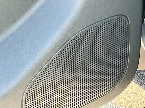 Used 2020 Nissan Frontier SV w/ Midnight Edition Floor Mats image 18