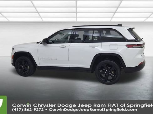 Certified 2023 Jeep Grand Cherokee Limited w/ Black Appearance Package image 8