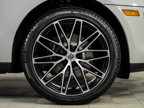 New 2026 Porsche Macan Turbo image 39