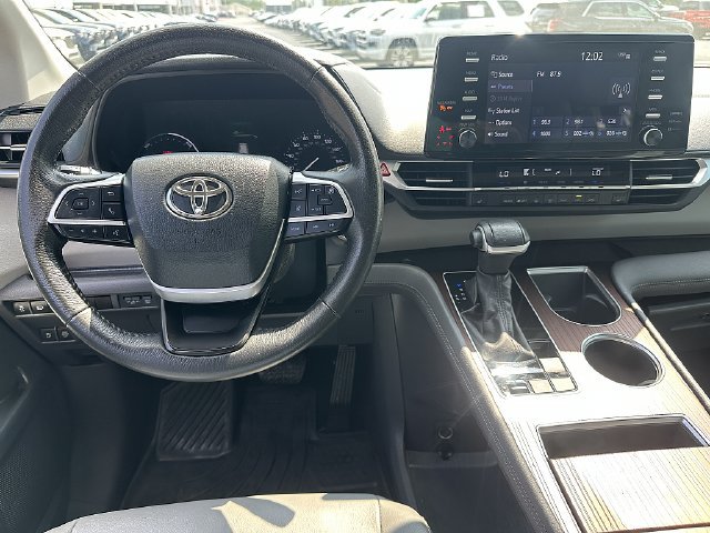 Certified 2024 Toyota Sienna XLE FWD image 16