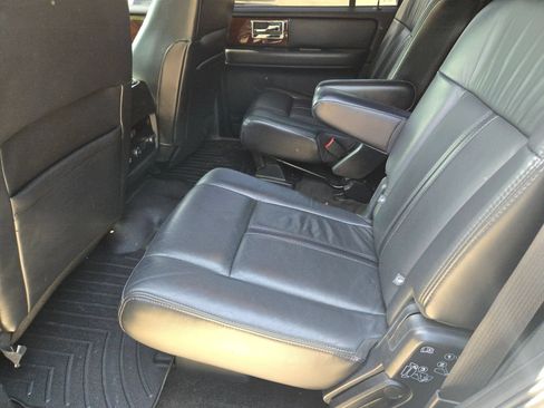 Used 2016 Lincoln Navigator Select RWD image 13