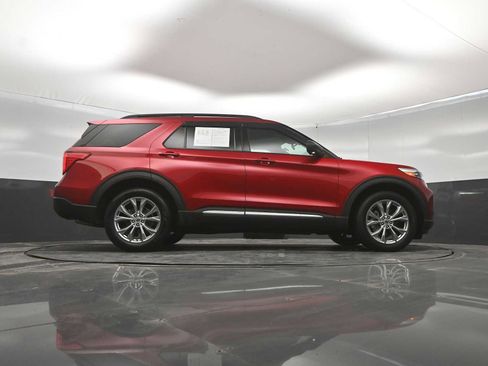 Used 2020 Ford Explorer XLT w/ Equipment Group 202A AWD/4WD image 41