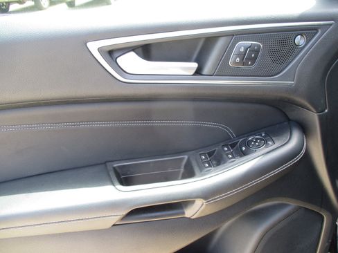 Used 2022 Ford Edge Titanium AWD/4WD image 16