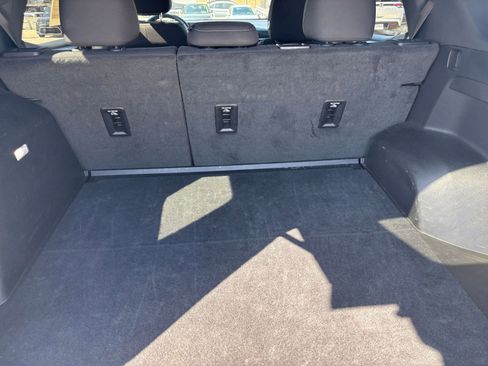 Used 2025 Chevrolet Equinox LT FWD image 29