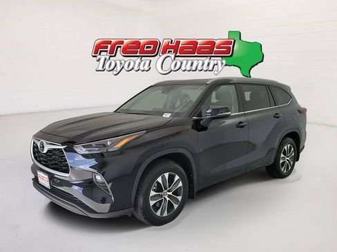 Used 2026 Toyota Highlander XLE AWD/4WD image 1
