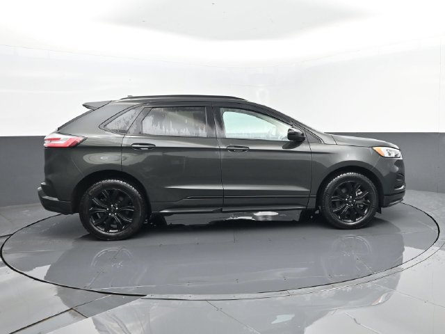 Used 2022 Ford Edge SE w/ Black Appearance Package AWD/4WD image 4