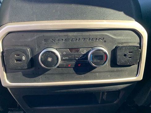 Used 2022 Ford Expedition Max Limited image 19