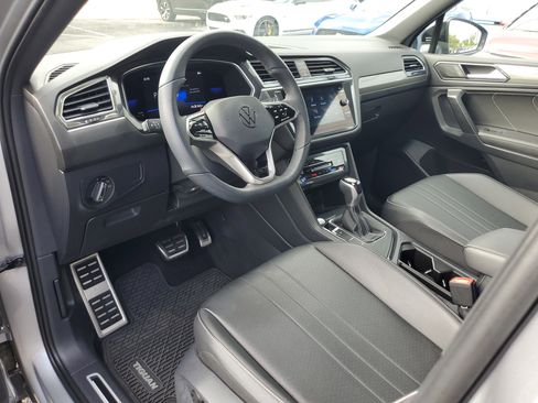 Used 2022 Volkswagen Tiguan SE R-Line image 20