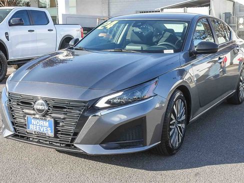 Used 2024 Nissan Altima 2.5 SV image 3