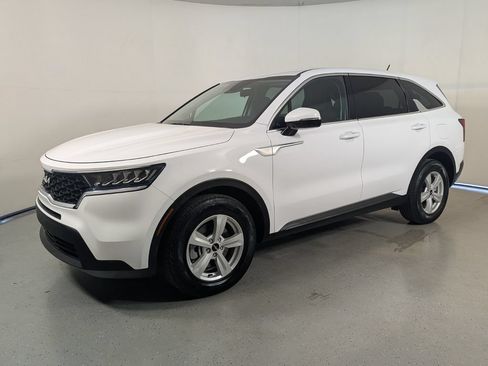 Used 2023 Kia Sorento LX FWD image 3