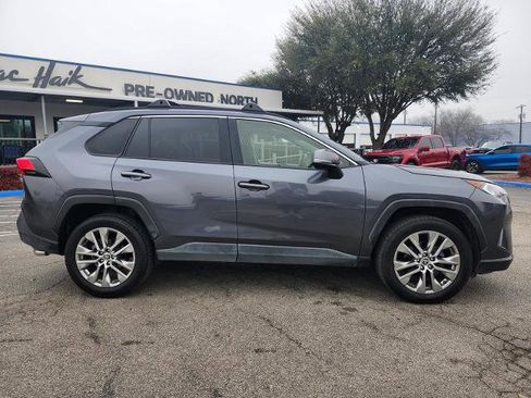 Used 2021 Toyota RAV4 XLE Premium image 2