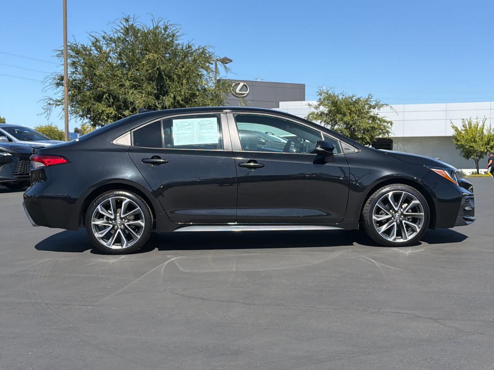 Used 2022 Toyota Corolla SE w/ Carpet Mat Package (TMS) FWD image 6