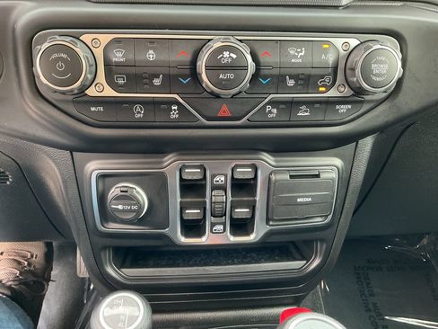 Certified 2023 Jeep Wrangler Unlimited Sport AWD/4WD image 19