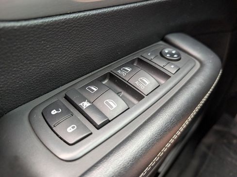 Used 2020 Chrysler Pacifica Touring-L w/ Advanced Safetytec Group image 38