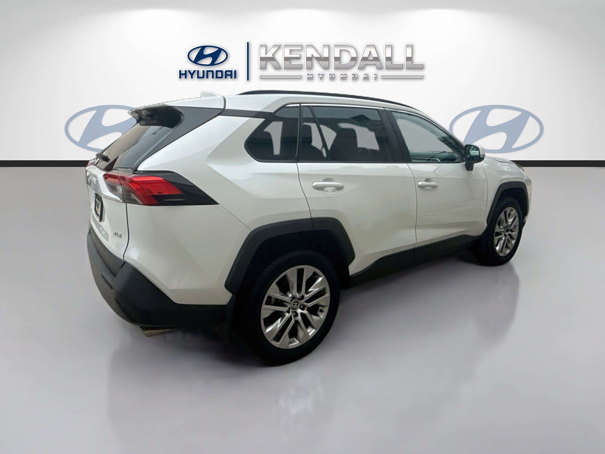 Used 2024 Toyota RAV4 XLE Premium FWD image 6