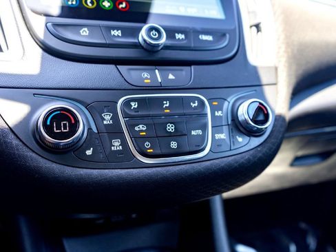 Used 2023 Chevrolet Malibu LT FWD image 17