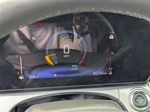 Used 2025 Chevrolet Trax LT w/ LT Convenience Package image 19