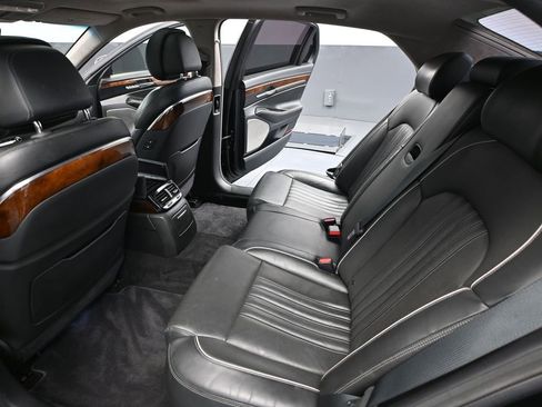 Used 2017 Genesis G90 3.3T Premium image 39