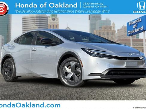 Used 2024 Toyota Prius LE image 1