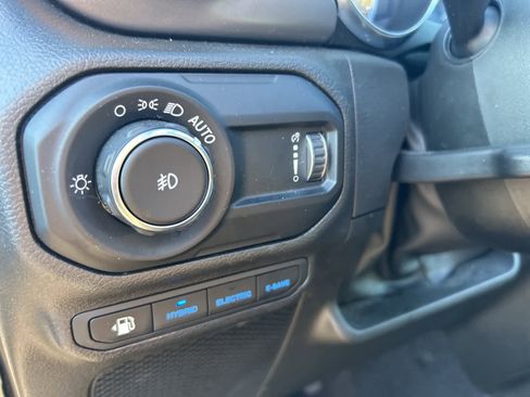 Used 2023 Jeep Wrangler Unlimited w/ Sun & Screen Package image 48