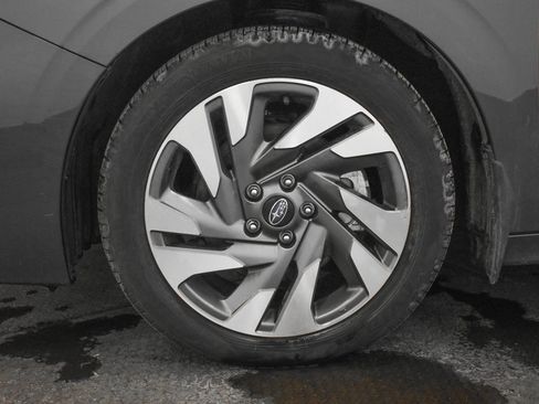 Certified 2025 Subaru Legacy Limited image 9