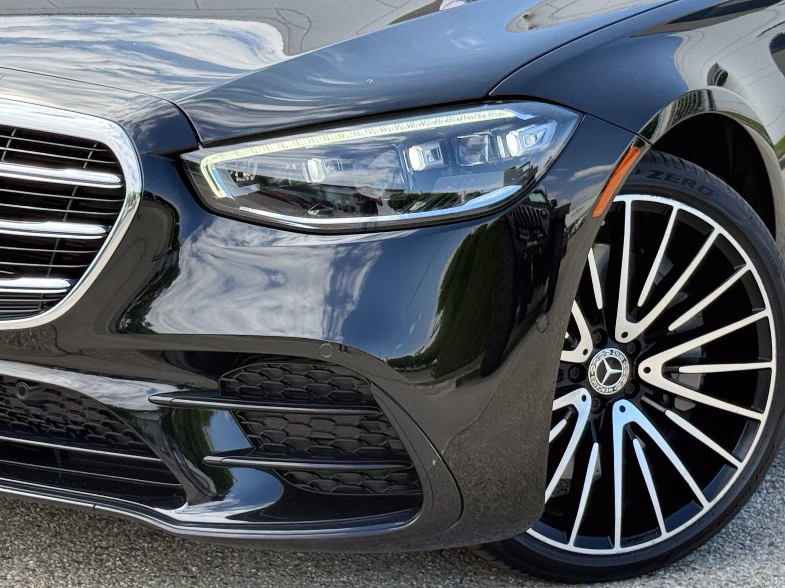 Used 2022 Mercedes-Benz S 580 4MATIC Sedan image 3
