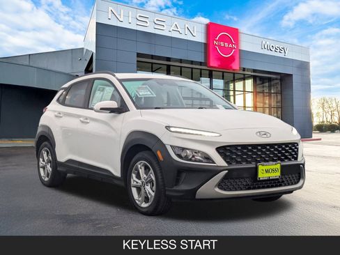 Used 2023 Hyundai Kona SEL image 2
