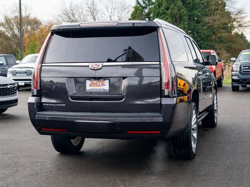 Used 2017 Cadillac Escalade ESV Platinum image 11