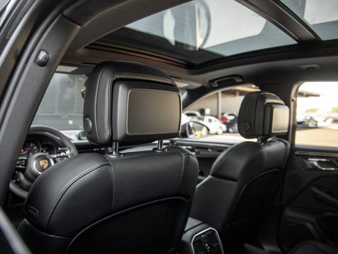 Certified 2026 Porsche Macan AWD/4WD image 28