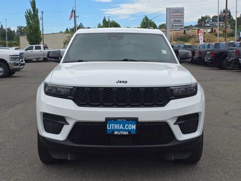 Used 2024 Jeep Grand Cherokee Altitude AWD/4WD image 8