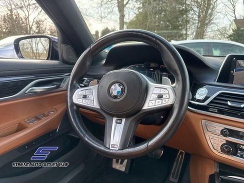 Used 2022 BMW 750Li xDrive AWD/4WD image 28